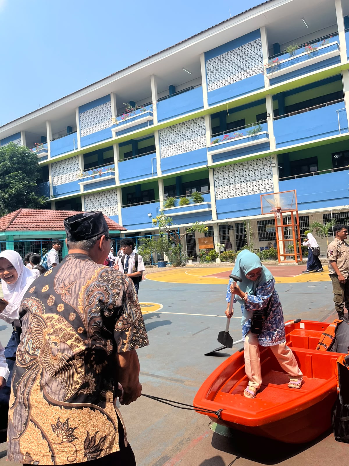  edukasi dan simulasi bencana di sekolah